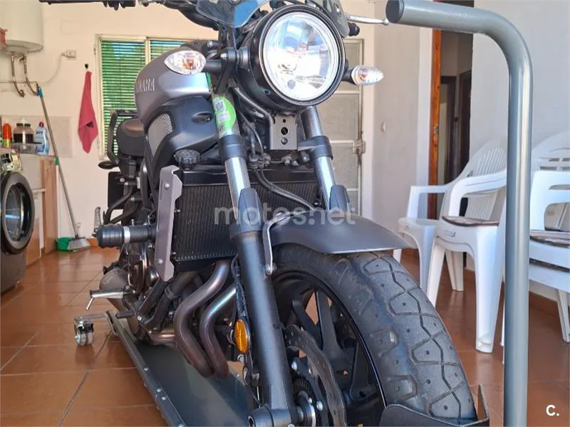 Yamaha XSR700 - Vista 3