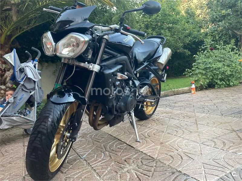 Triumph Street Triple R 4550 € 2011 Madrid - 1