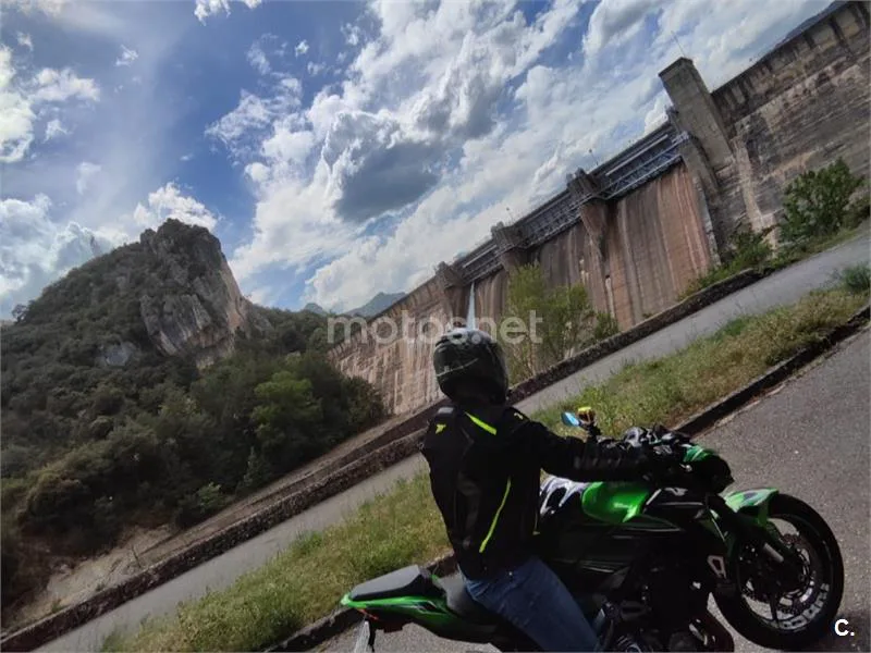 Kawasaki Z900 - Vista 3
