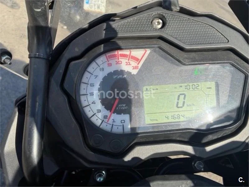 Benelli TRK 502 - Vista 9