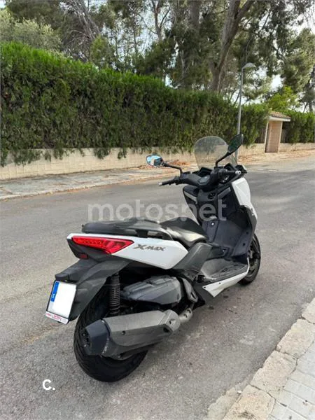 Yamaha XMAX 400 - Vista 3