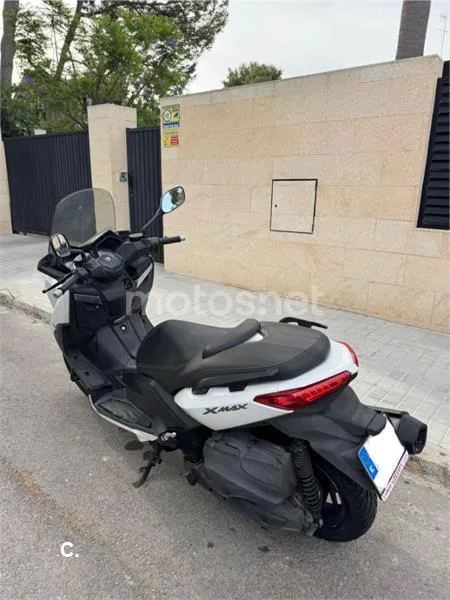 Yamaha XMAX 400 - Vista 4