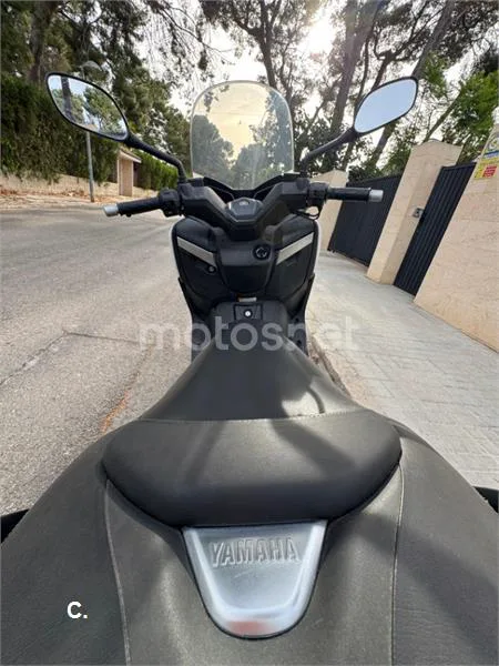 Yamaha XMAX 400 - Vista 6
