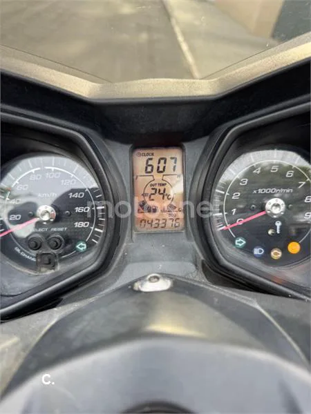 Yamaha XMAX 400 - Vista 7
