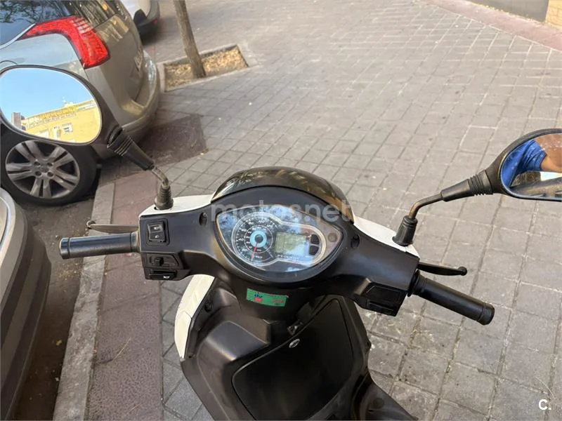 Peugeot Tweet 125 - Vista 3
