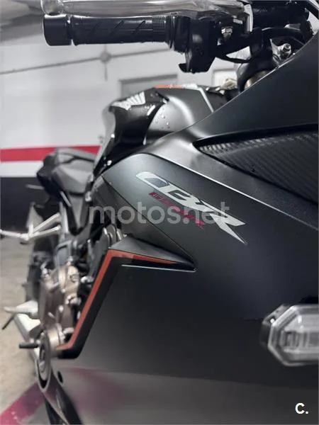 Honda CBR650R - Vista 11