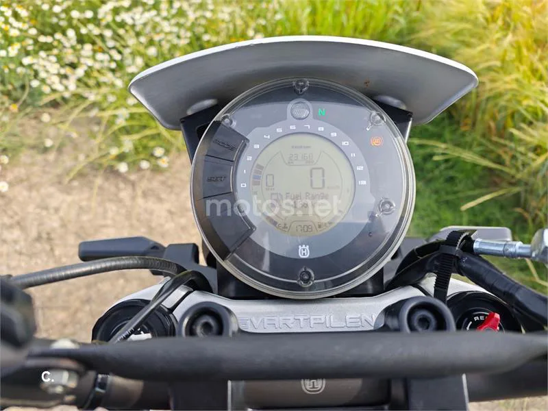 Husqvarna Svartpilen 401 - Vista 4