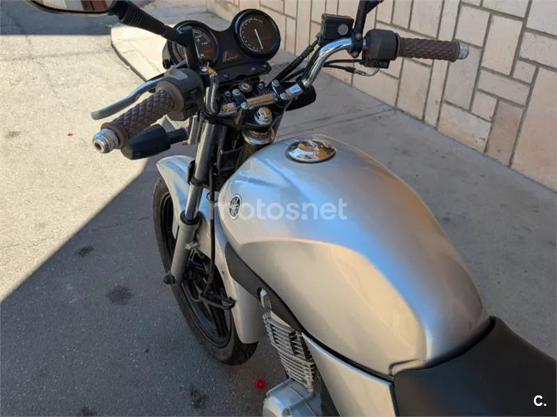 Yamaha YBR125 - Vista 8