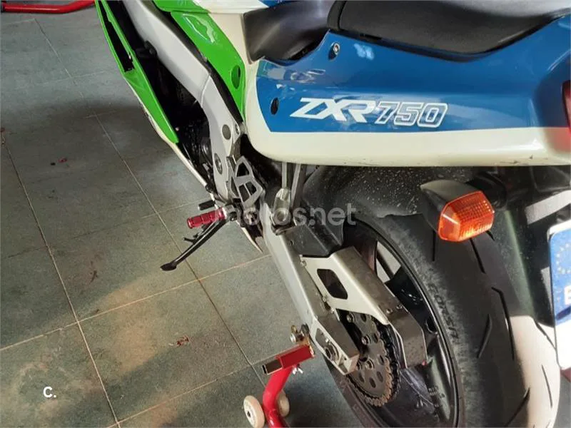 Kawasaki ZXR750 - Vista 4