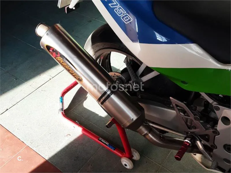 Kawasaki ZXR750 - Vista 5