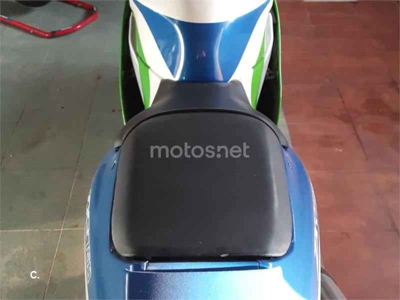 Kawasaki ZXR750 - Vista 7