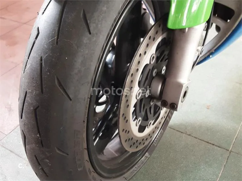 Kawasaki ZXR750 - Vista 9