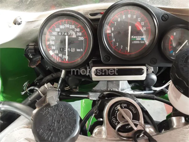 Kawasaki ZXR750 - Vista 10