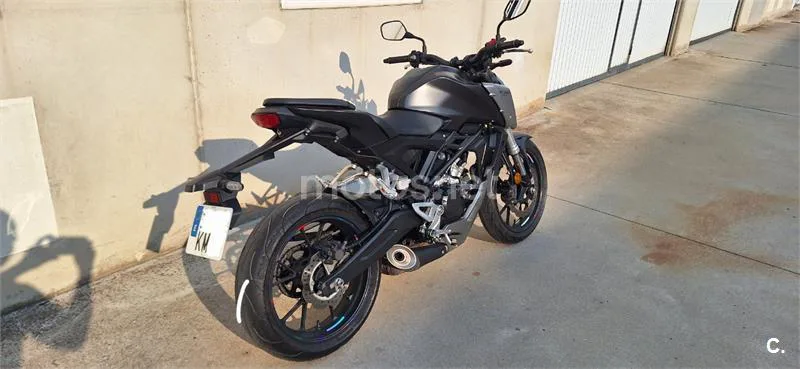Honda CB125R - Vista 3