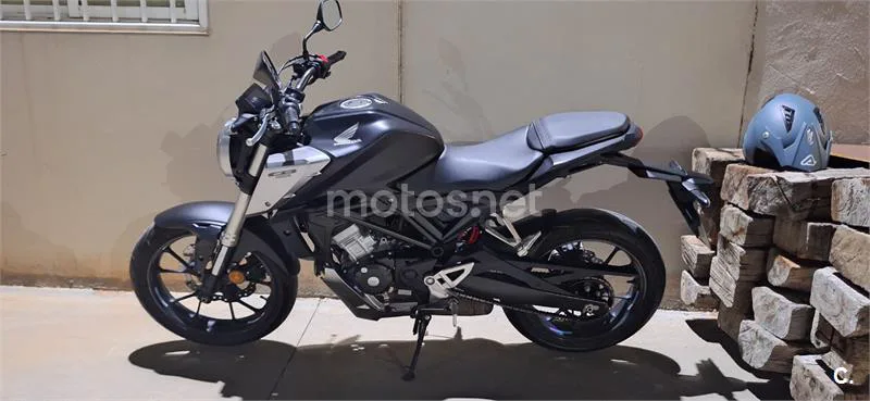 Honda CB125R - Vista 5