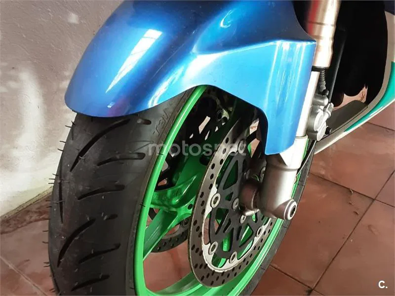 Kawasaki ZXR400 - Vista 7