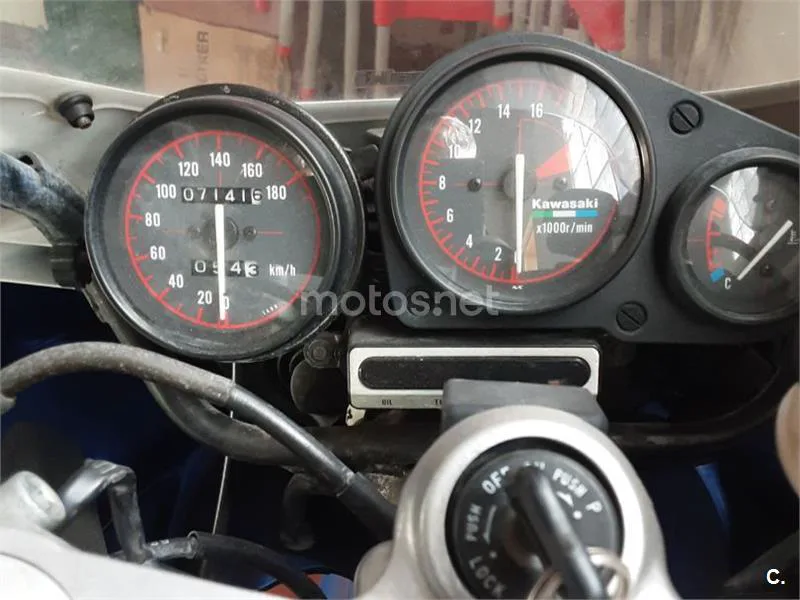 Kawasaki ZXR400 - Vista 9