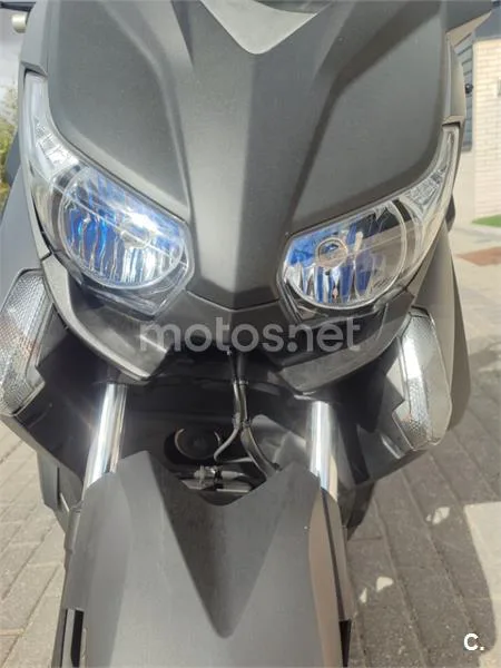 Yamaha XMAX 400 - Vista 6
