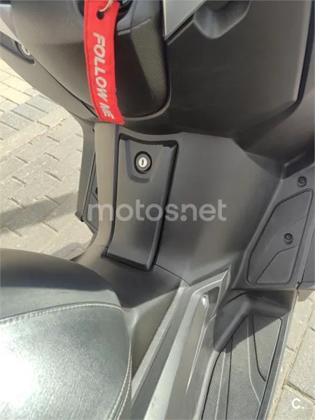 Yamaha XMAX 400 - Vista 7