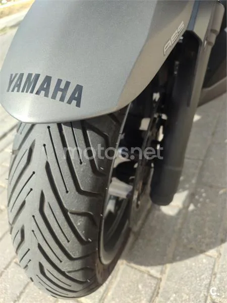 Yamaha XMAX 400 - Vista 8