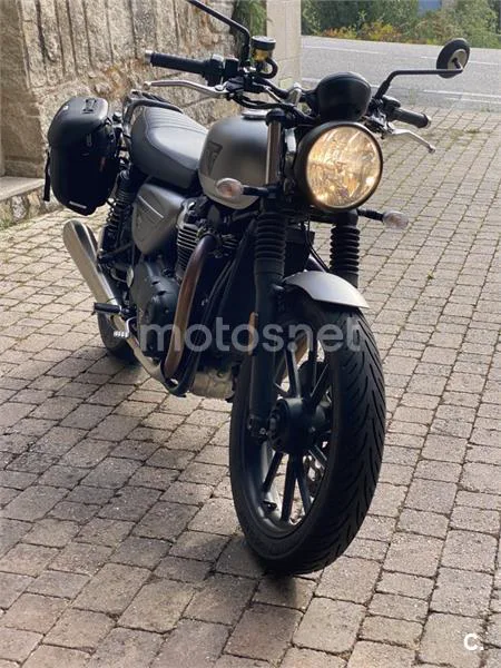 Triumph Street Twin - Vista 3