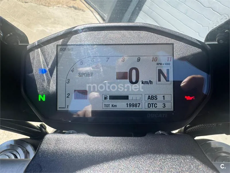 Ducati Monster 821 - Vista 3