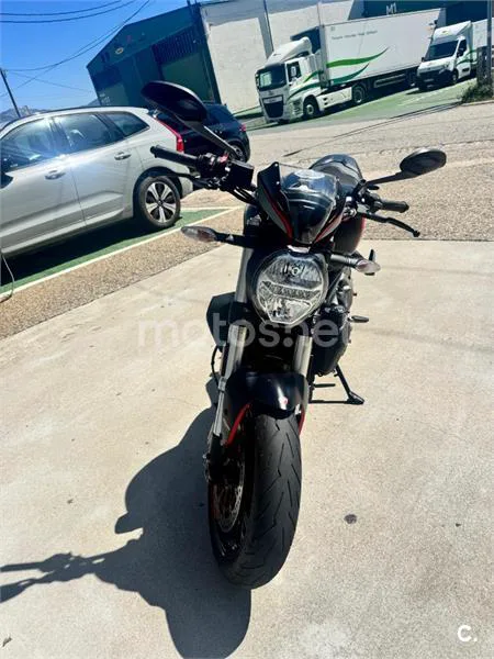 Ducati Monster 821 - Vista 5