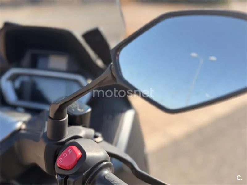 Yamaha XMAX 125 - Vista 12