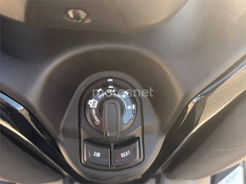 Yamaha XMAX 125 - Vista 24