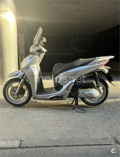 Honda SH300i - Vista 3