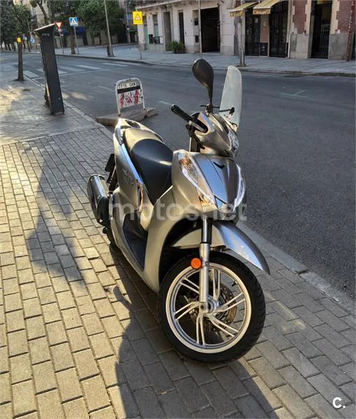 Honda SH300i - Vista 5