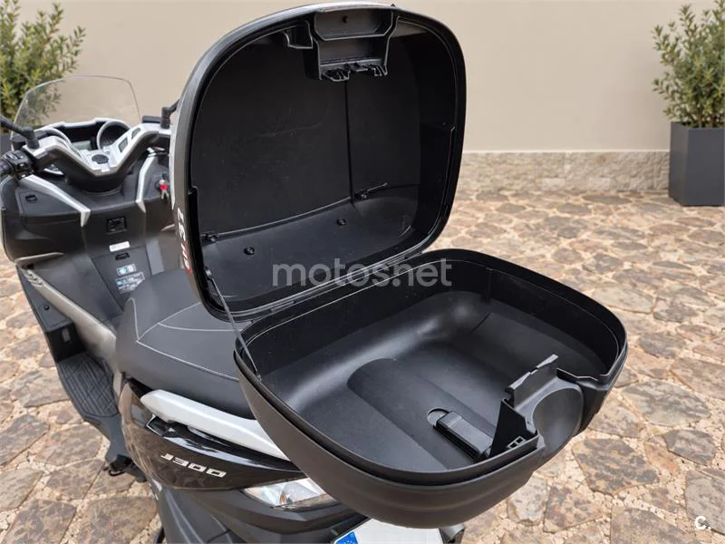 Kawasaki J300 - Vista 8