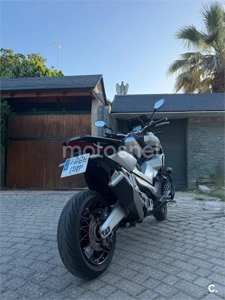 Honda X-ADV - Vista 5