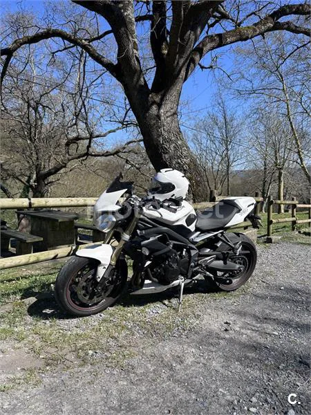 Triumph Street Triple - Vista 3