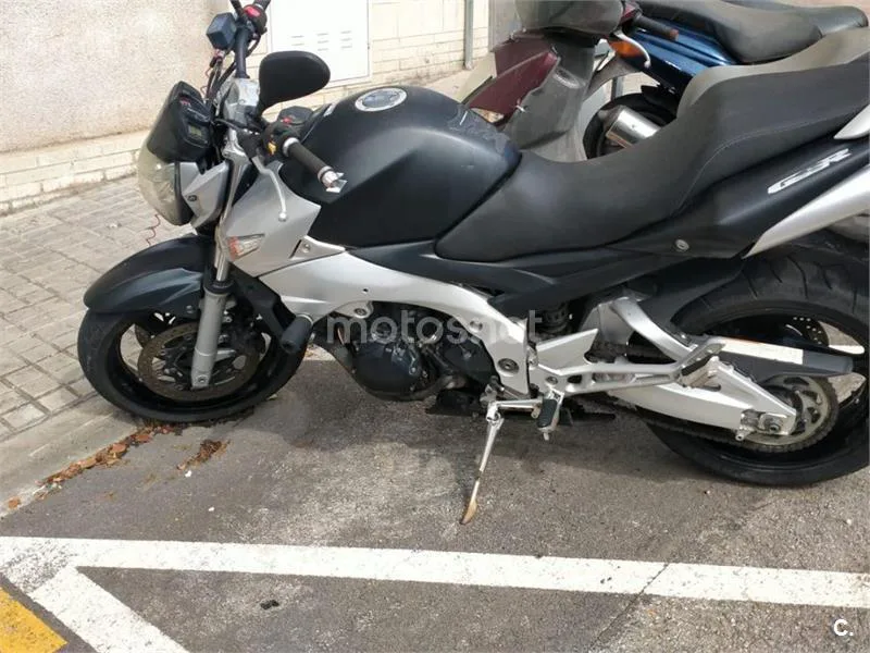 Suzuki GSR600 - Vista 4