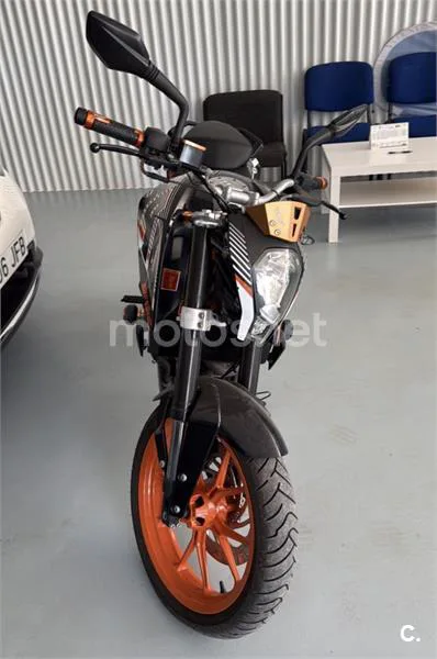 KTM 390 Duke - Vista 3