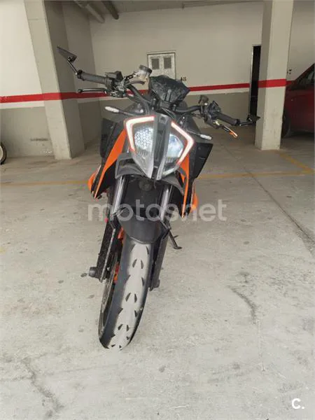 KTM 1290 Super Duke R - Vista 4