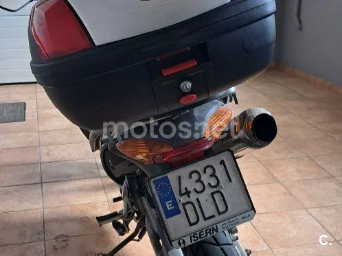 Honda XL125V Varadero - Vista 4