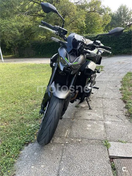 Kawasaki Z900 - Vista 3