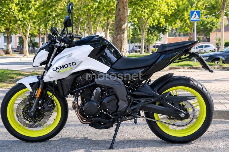 CFMOTO 650NK - Vista 3