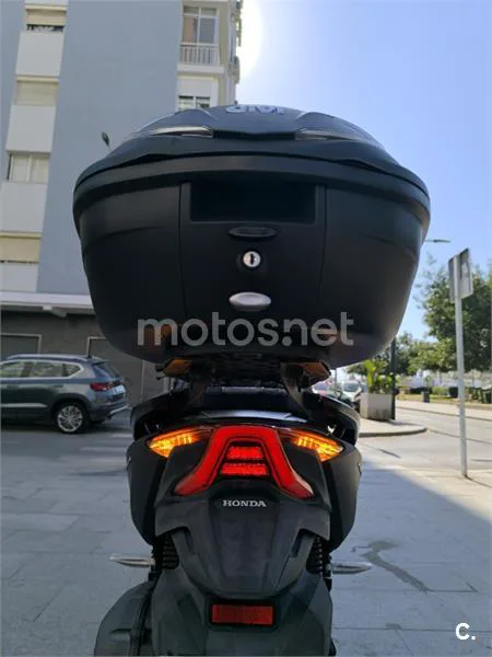 Honda Forza 125 - Vista 4