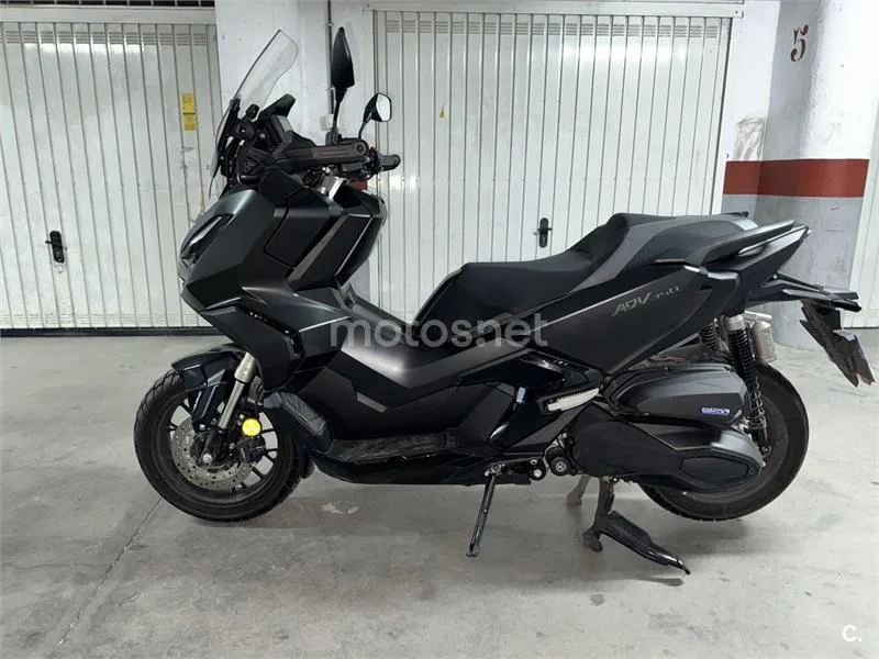 Honda ADV350 - Vista 5