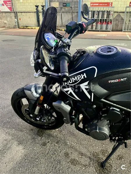 Triumph Trident 660 - Vista 7