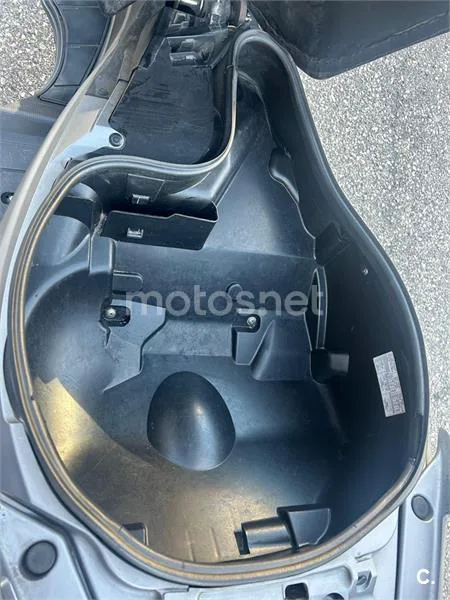 Suzuki Burgman 200 - Vista 7