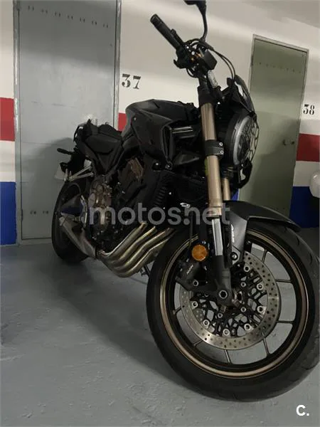 Honda CB650R - Vista 12