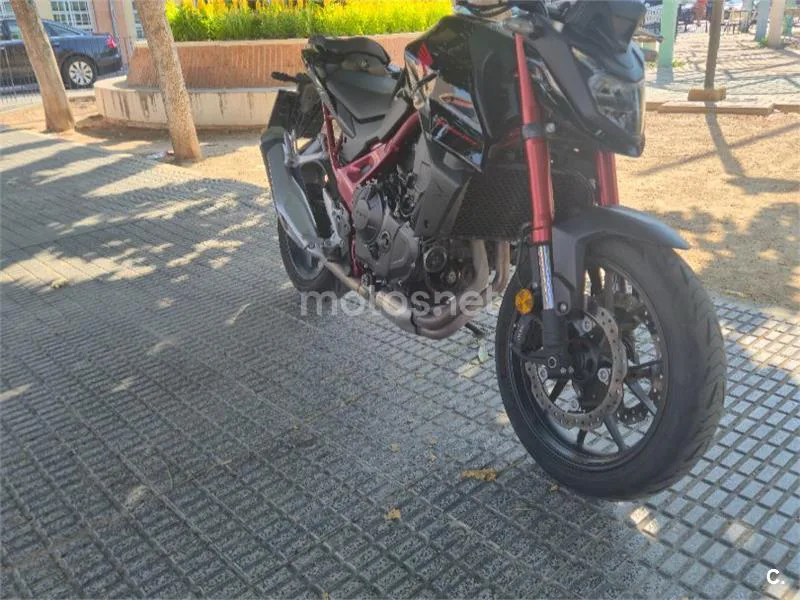 Honda CB750 Hornet - Vista 4