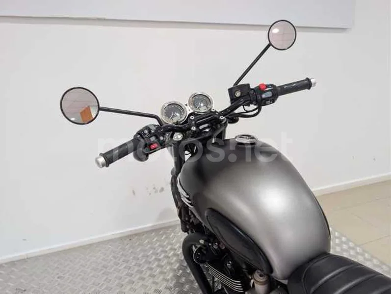 Triumph Bonneville - Vista 12