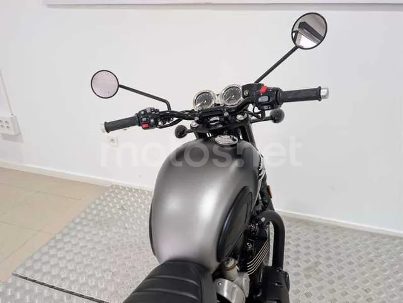 Triumph Bonneville - Vista 14