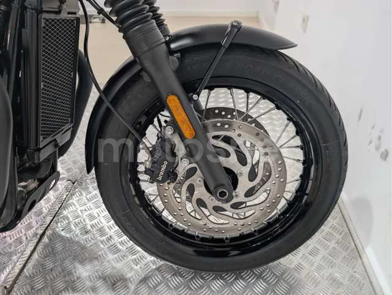 Triumph Bonneville - Vista 23