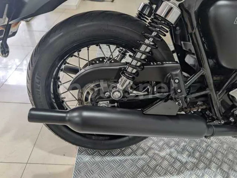 Triumph Bonneville - Vista 24